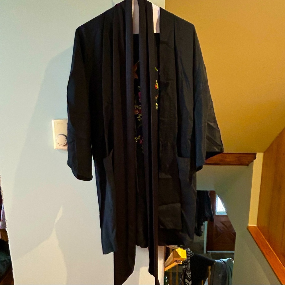 Handmade Silk Embroidered Robe - Picture 3 of 4